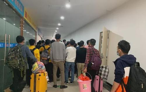 深圳失业率攀升下的职业中介现象 工价走低与生存博弈